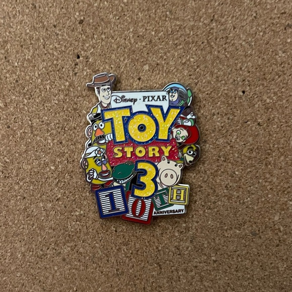 Disney Accessories - Toy story 3 pin